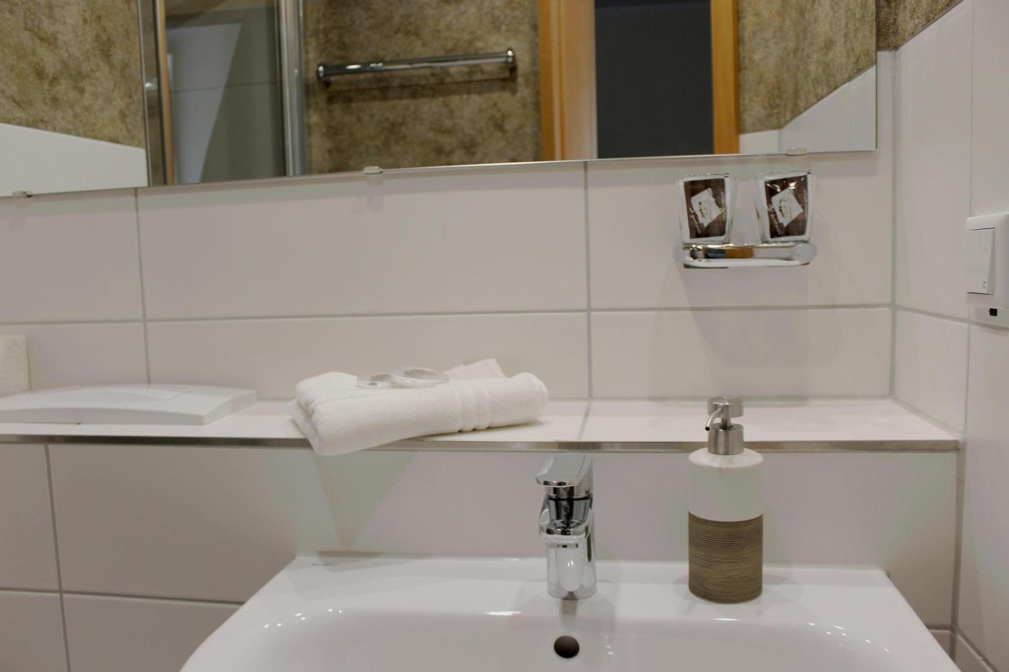 Hotel Saechsisches Haus Berggiesshübel Esterno foto