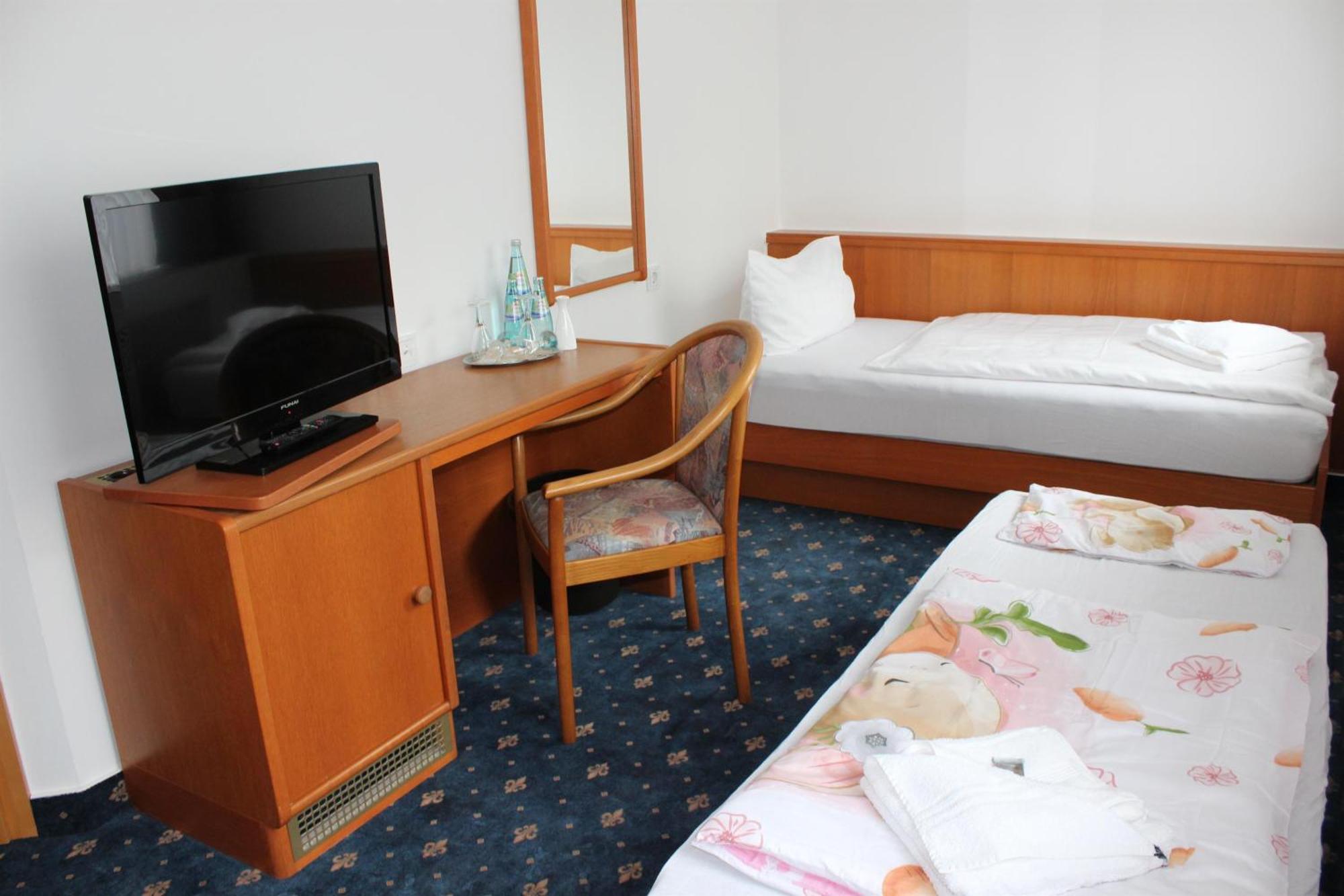 Hotel Saechsisches Haus Berggiesshübel Esterno foto