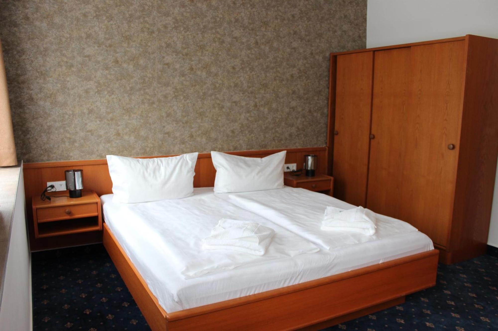 Hotel Saechsisches Haus Berggiesshübel Esterno foto