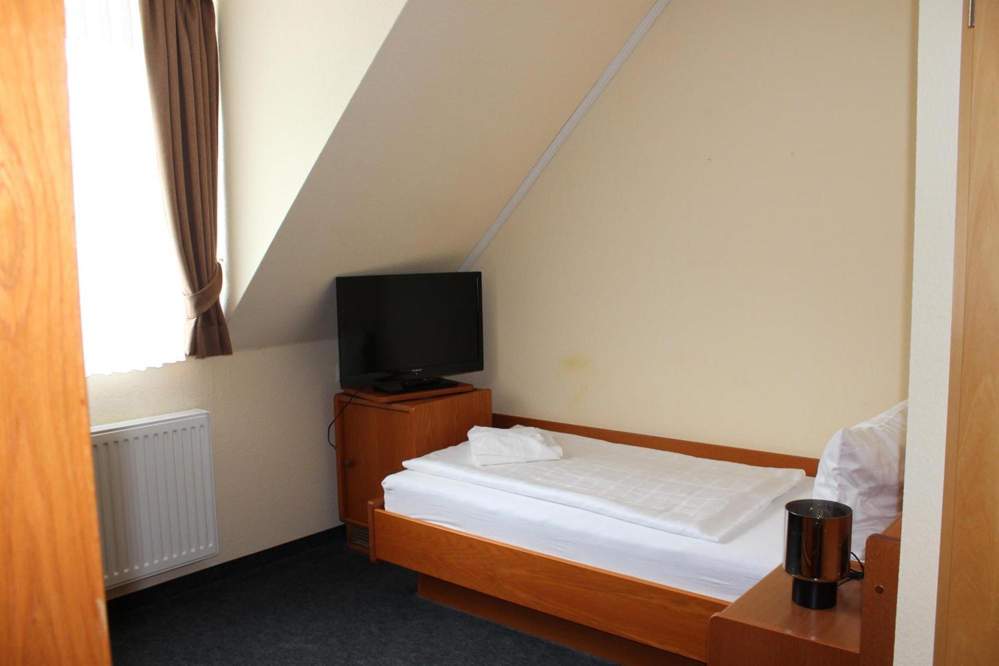 Hotel Saechsisches Haus Berggiesshübel Esterno foto