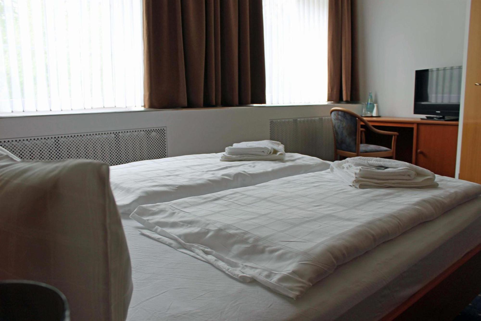 Hotel Saechsisches Haus Berggiesshübel Esterno foto