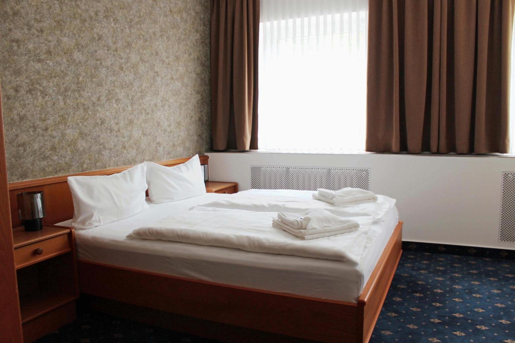 Hotel Saechsisches Haus Berggiesshübel Esterno foto