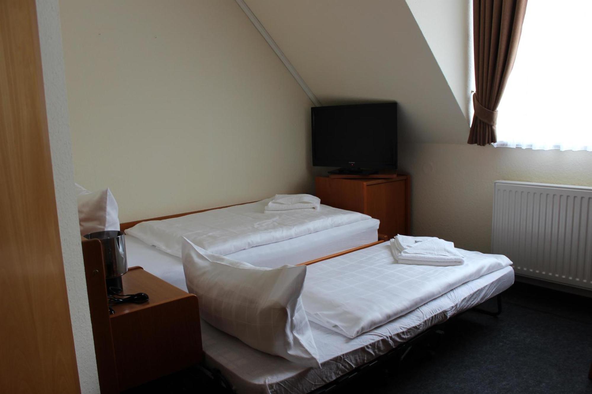 Hotel Saechsisches Haus Berggiesshübel Esterno foto
