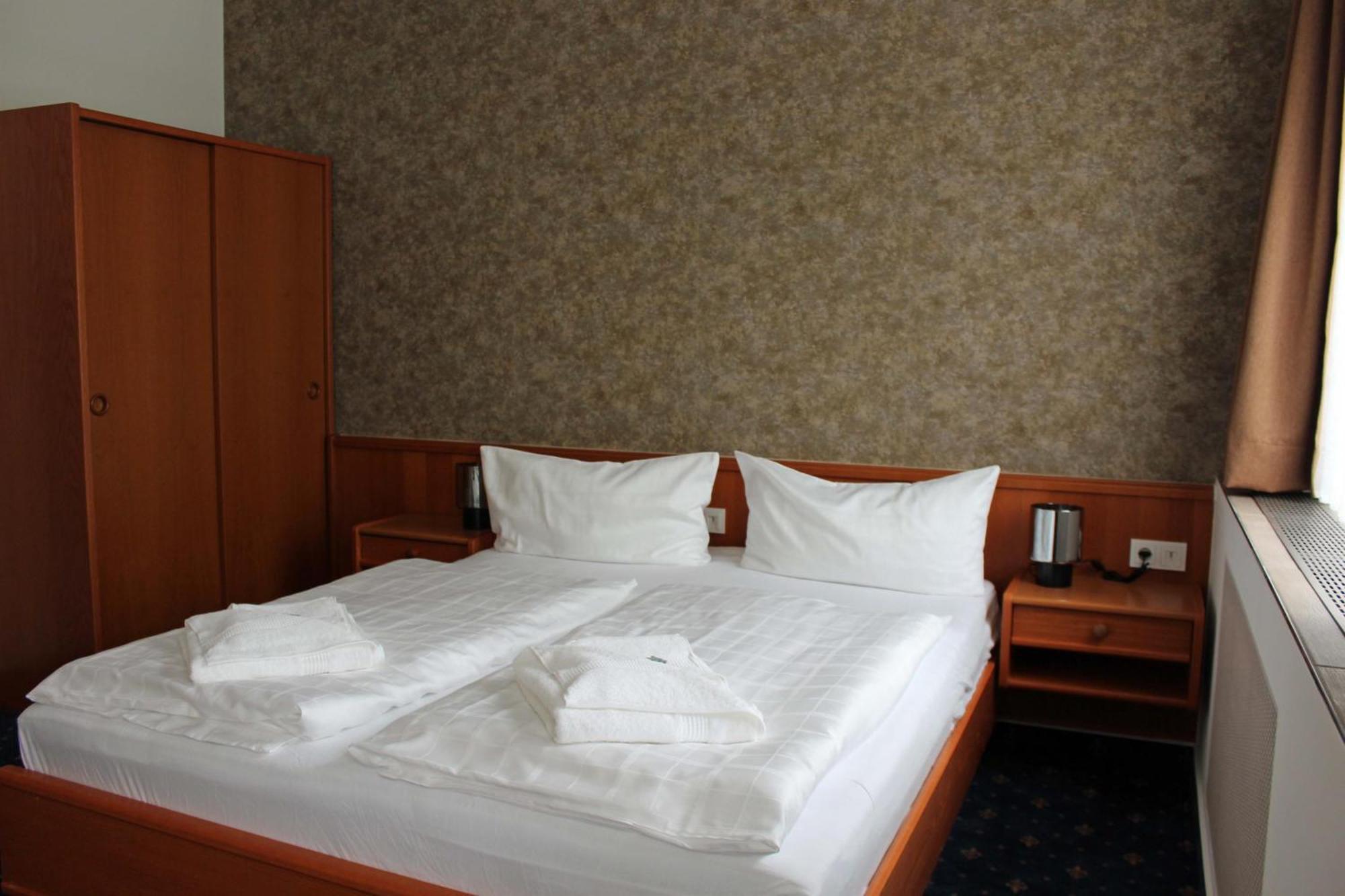 Hotel Saechsisches Haus Berggiesshübel Esterno foto