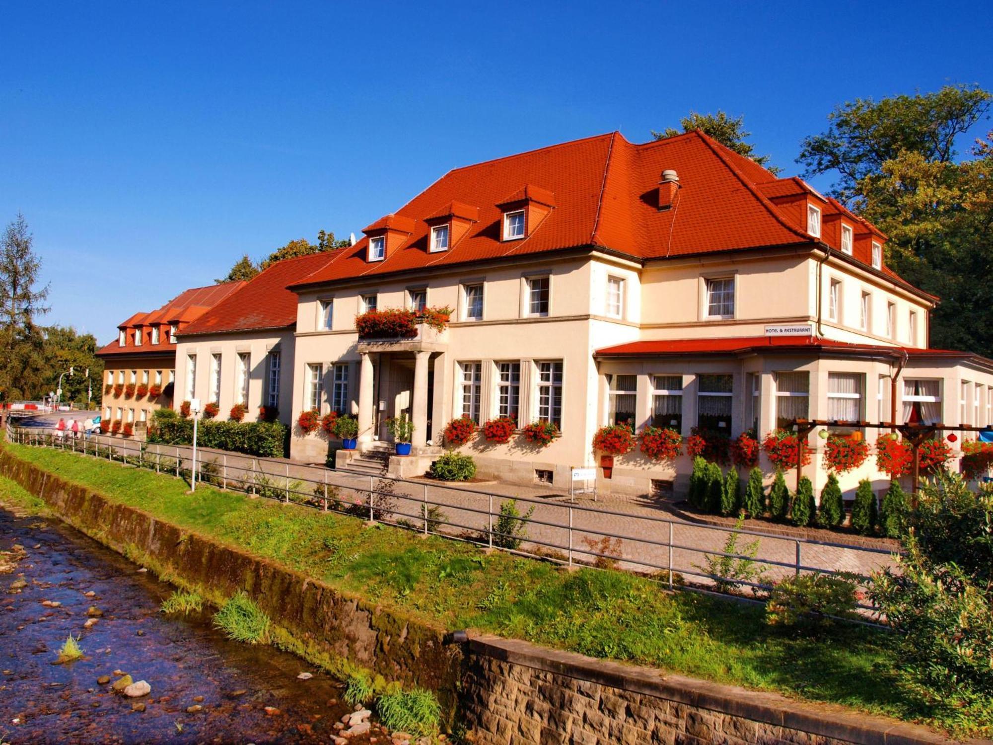 Hotel Saechsisches Haus Berggiesshübel Esterno foto