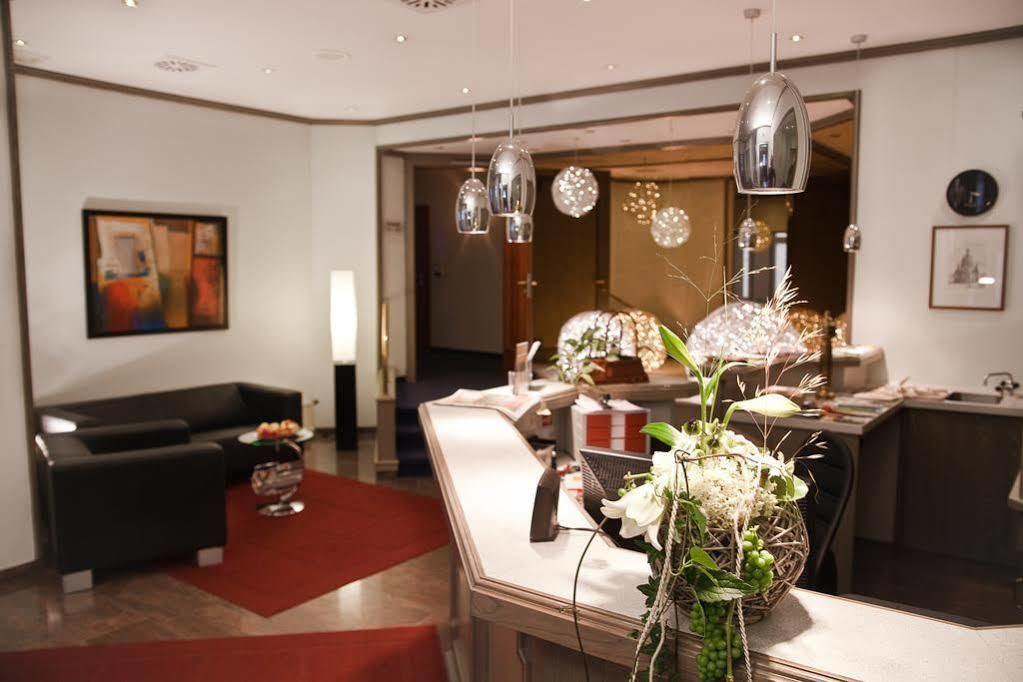 Hotel Saechsisches Haus Berggiesshübel Esterno foto