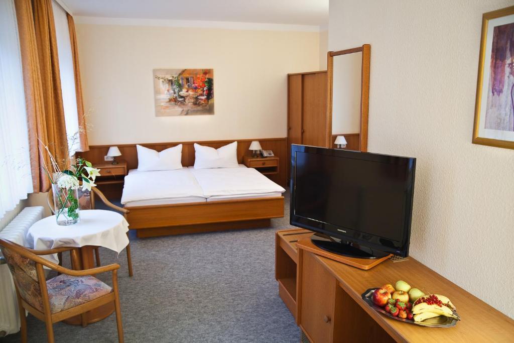 Hotel Saechsisches Haus Berggiesshübel Esterno foto